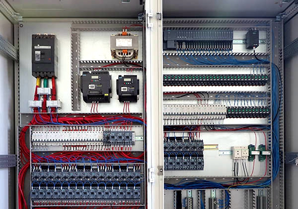 蒸發(fā)器生產廠家自控系統(tǒng)安裝車間